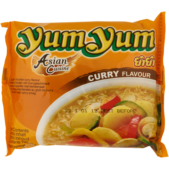 Foto van Yum Yum Noodles curry op witte achtergrond