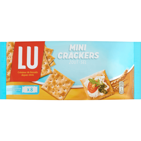Foto van Lu Mini crackers zout op witte achtergrond