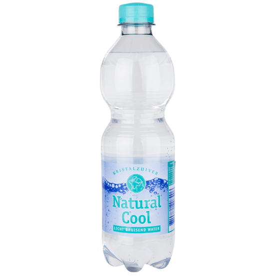 Foto van Natural Cool Mineraalwater licht bruisend op witte achtergrond