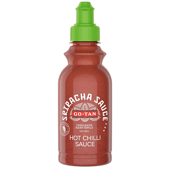 Foto van Go-Tan Sriracha op witte achtergrond
