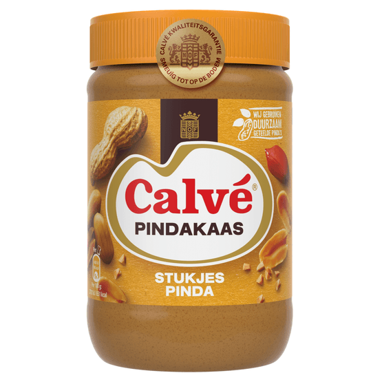 Foto van Calvé Pindakaas met stukjes pinda op witte achtergrond