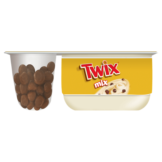 Foto van Danone Twix mix yoghurt op witte achtergrond
